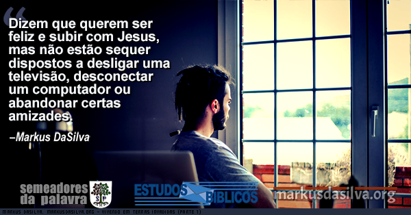 Rapaz olhando da janela e pensando com texto Estudo Bíblico - Vivendo Em Terras invadidas (Parte 1) - Markus DaSilva